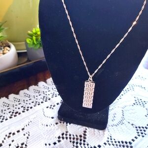 Silvertone + swarovski crystal necklace (gorgeous)
